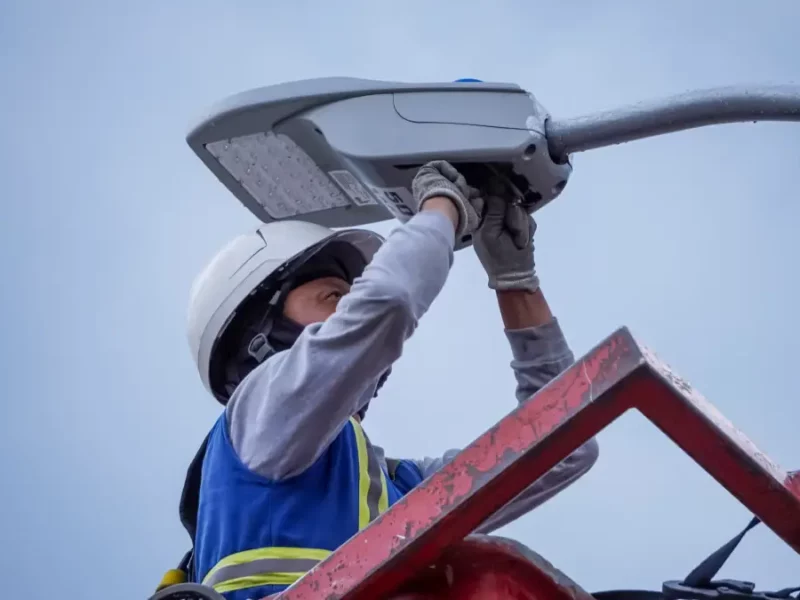 Avanza modernización de alumbrado en juntas auxiliares con Puebla Brilla; más de 73 mil beneficiados