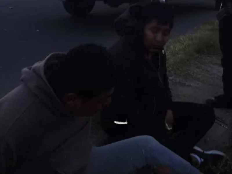 Conductor atropella a delincuentes que asaltaron una gasolinera en Mixtla