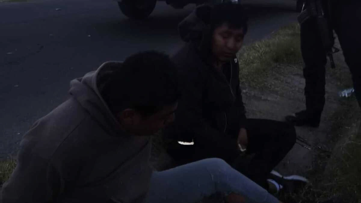 Conductor atropella a delincuentes que asaltaron una gasolinera en Mixtla
