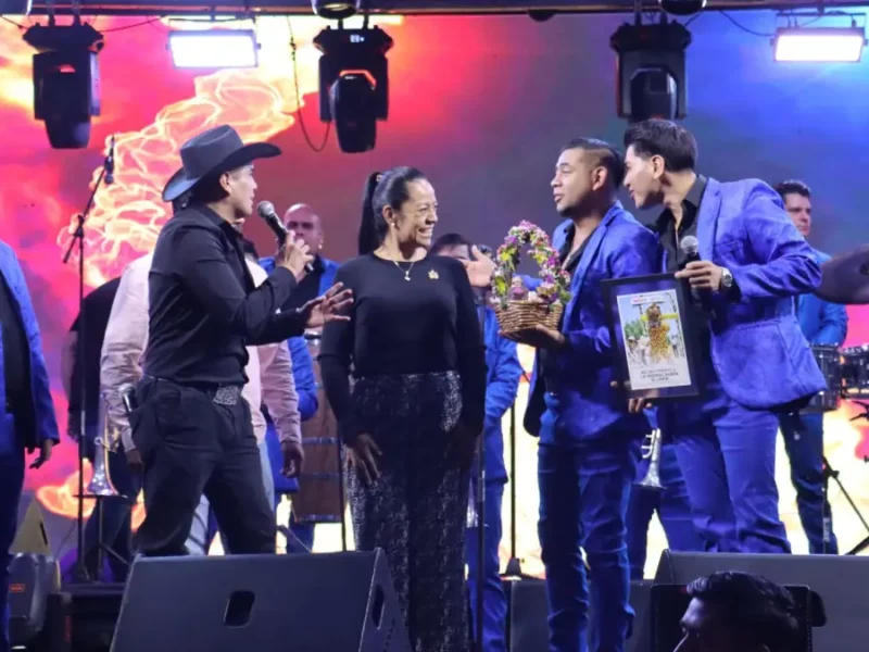 Lleno total en el teatro del pueblo con la original banda El Limón en la Feria de Atlixco 2025