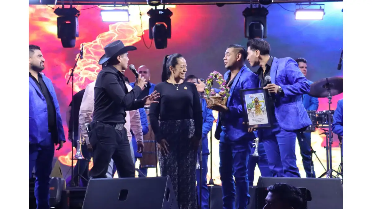 Lleno total en el teatro del pueblo con la original banda El Limón en la Feria de Atlixco 2025