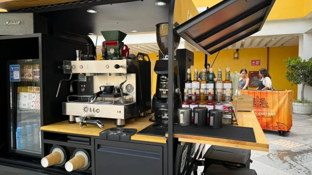 Las cafeterías móviles Cinco de Mayo son motocicletas equipadas.