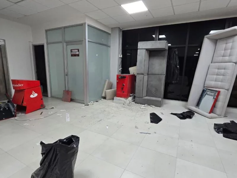 Delincuentes golpean a vigilante durante robo a cajero en las oficinas del SNTE  