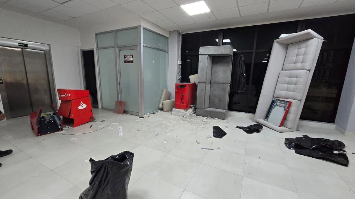 Delincuentes golpean a vigilante durante robo a cajero en las oficinas del SNTE  
