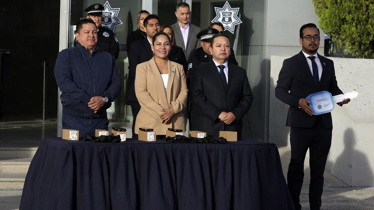 Entregan 150 cámaras de solapa para policías de San Andrés Cholula  