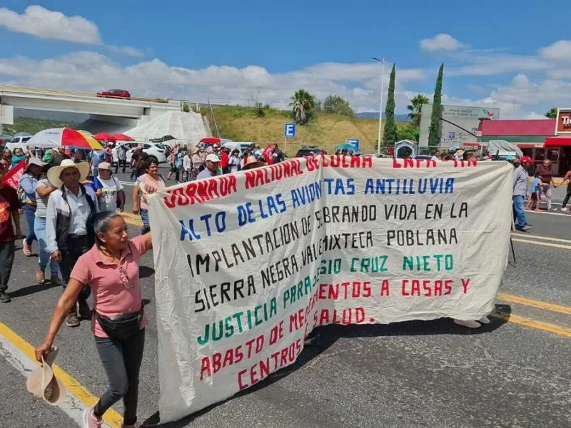 Campesinos de la región de Tehuacán bloquean tres carreteras de Puebla  