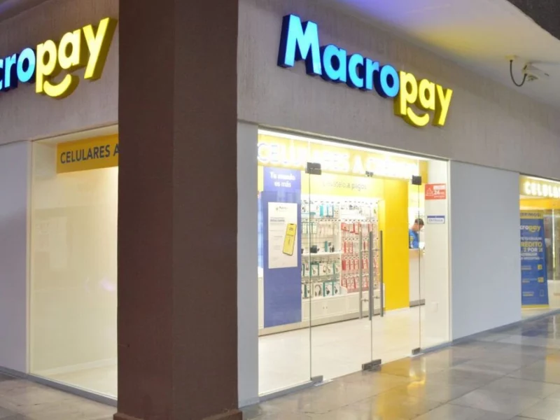 Delincuentes vuelven a robar celulares de la tienda MacroPay de Plaza Dorada 