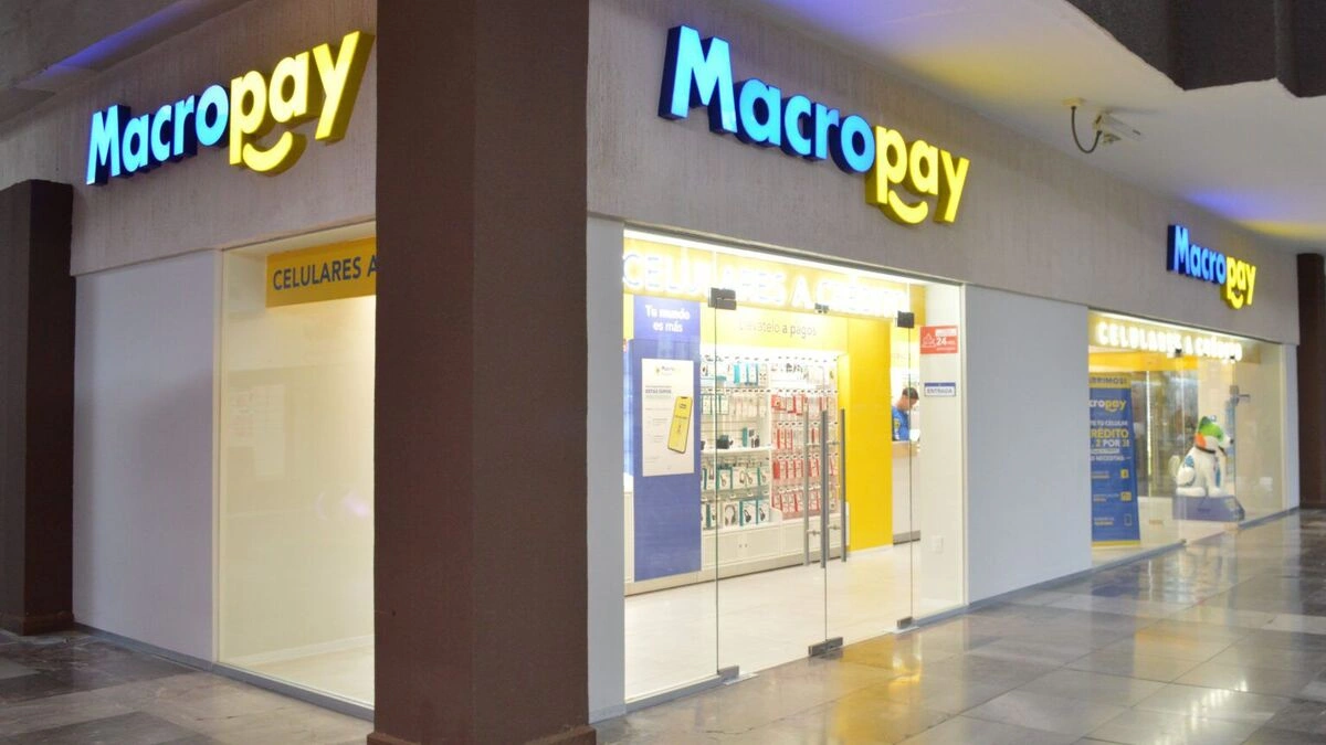 Delincuentes vuelven a robar celulares de la tienda MacroPay de Plaza Dorada 