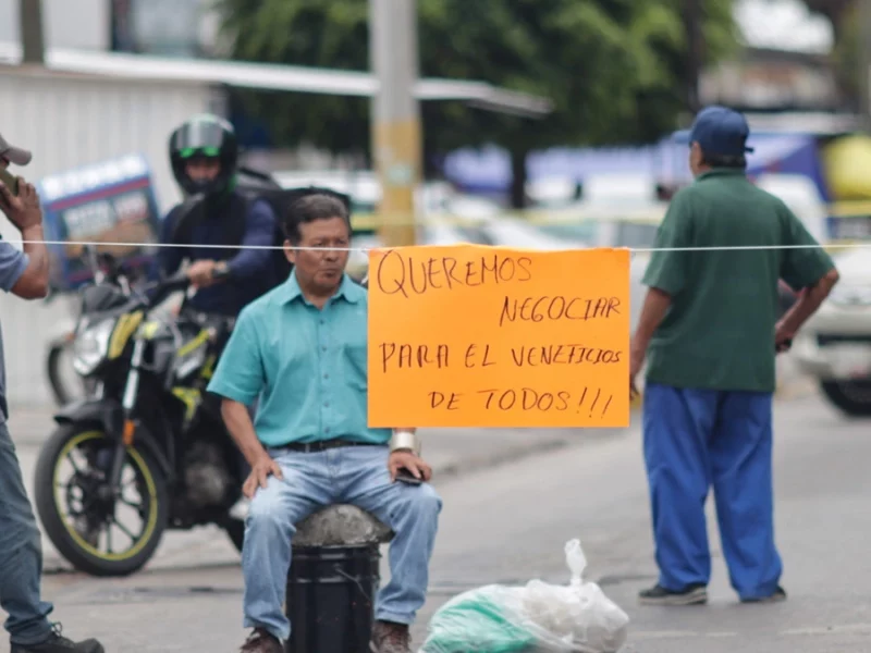 Por tercer día, se oponen a la ciclovía con bloqueo en el bulevar Municipio Libre 