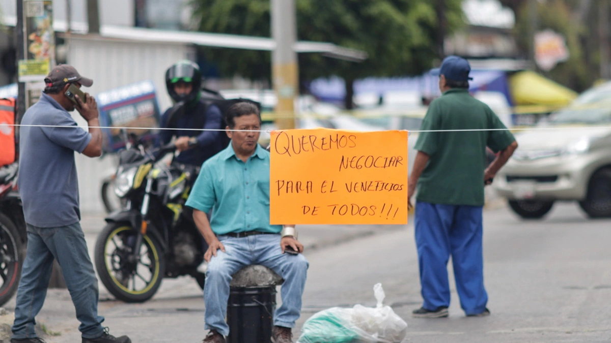 Por tercer día, se oponen a la ciclovía con bloqueo en el bulevar Municipio Libre 