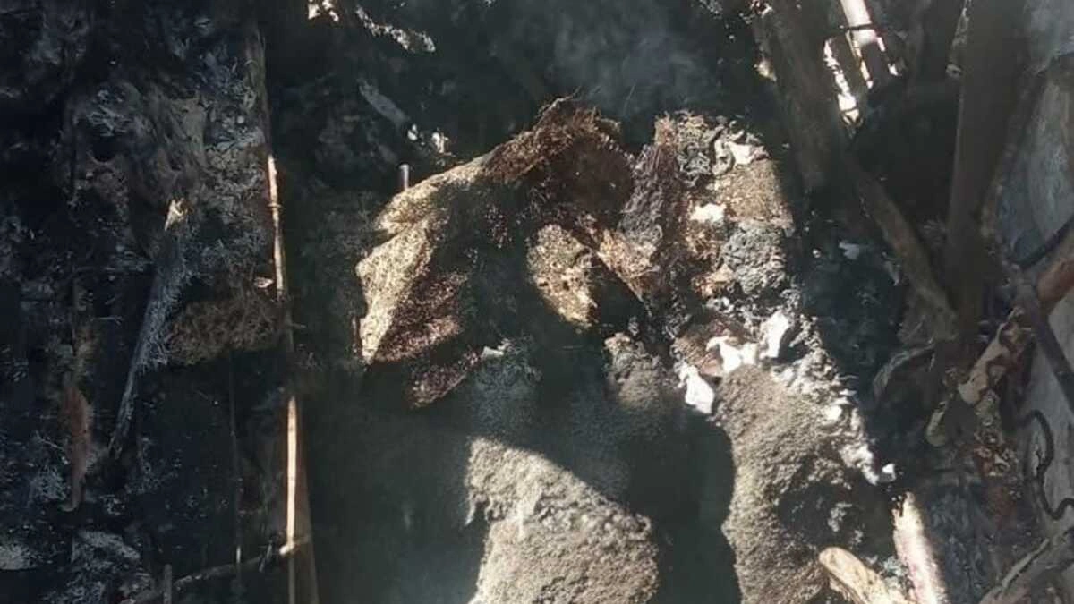 Hallan dos cuerpos calcinados dentro de un coche en Izúcar de Matamoros