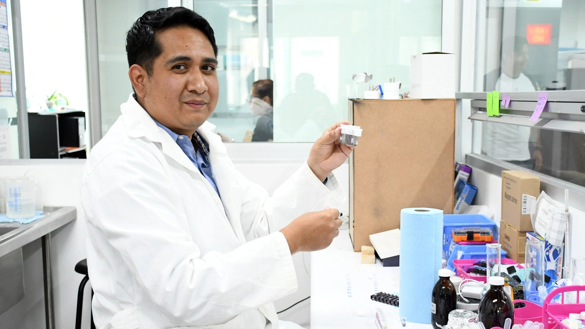 En la BUAP se desarrolla tecnología para eliminar del agua colorantes textiles y fármacos