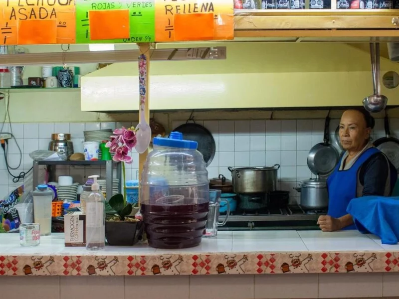 En CU, hasta los puestos de comida corrida venden alcohol de manera ilegal  