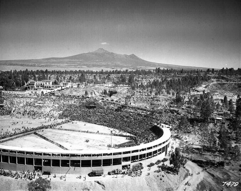 El Estadio Olímpico Zaragoza se ubica en la zona de Los Fuertes de Loreto y Guadalupe, frente a la antigua Casa Puebla.