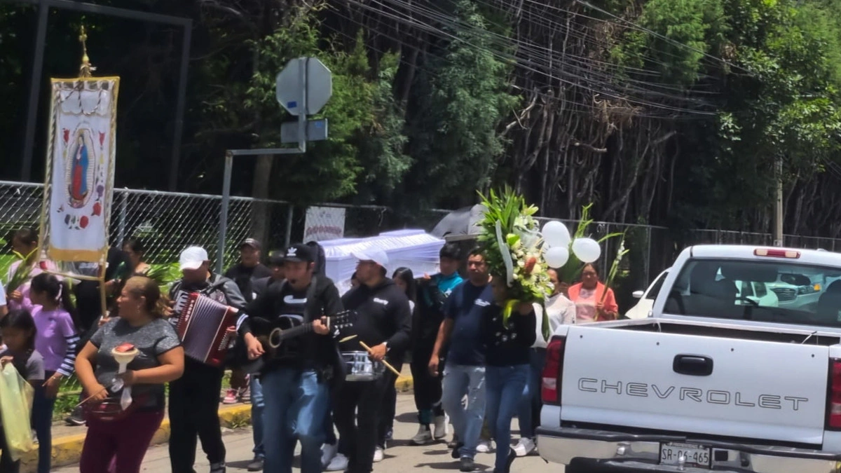 Dan el último adiós al niño Aarón, asesinado presuntamente por su mamá en Cholula