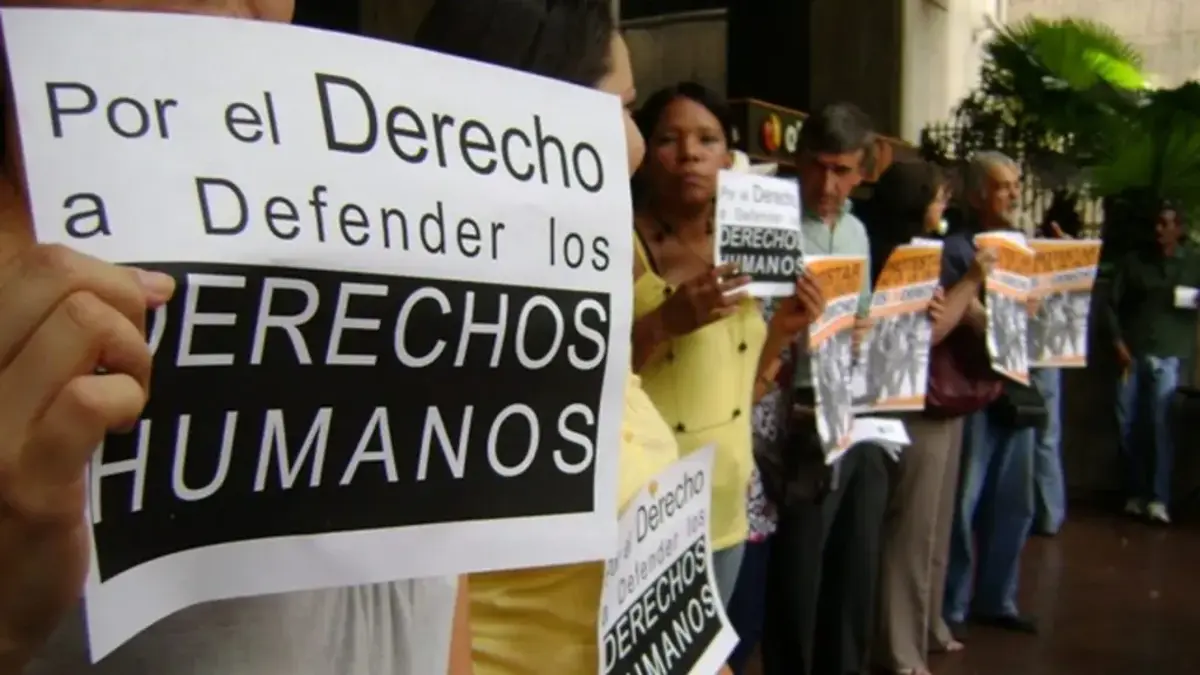 ¿Cuántas víctimas en Puebla aparecen en el SNAV por violación a derechos humanos?