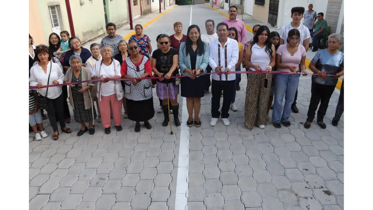 Ariadna Ayala, presidenta de Atlixco, entrega obra de alto impacto social en Metepec.