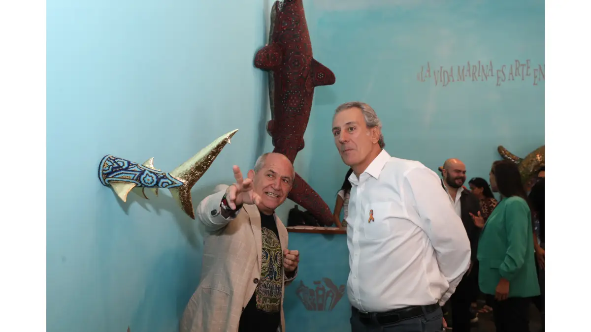 Recorre Pepe Chedraui la exposición “El Murmullo de los Océanos” en la Galería del Palacio Municipal