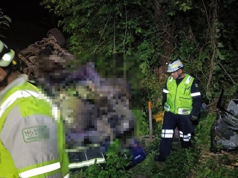 Familia poblana sufre accidente en Veracruz; hay tres muertos 