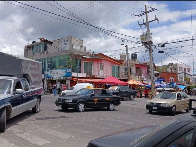 Hermanos del edil de Totimehuacan cobran 3 mil pesos por lugar en la Feria de Las Carnitas