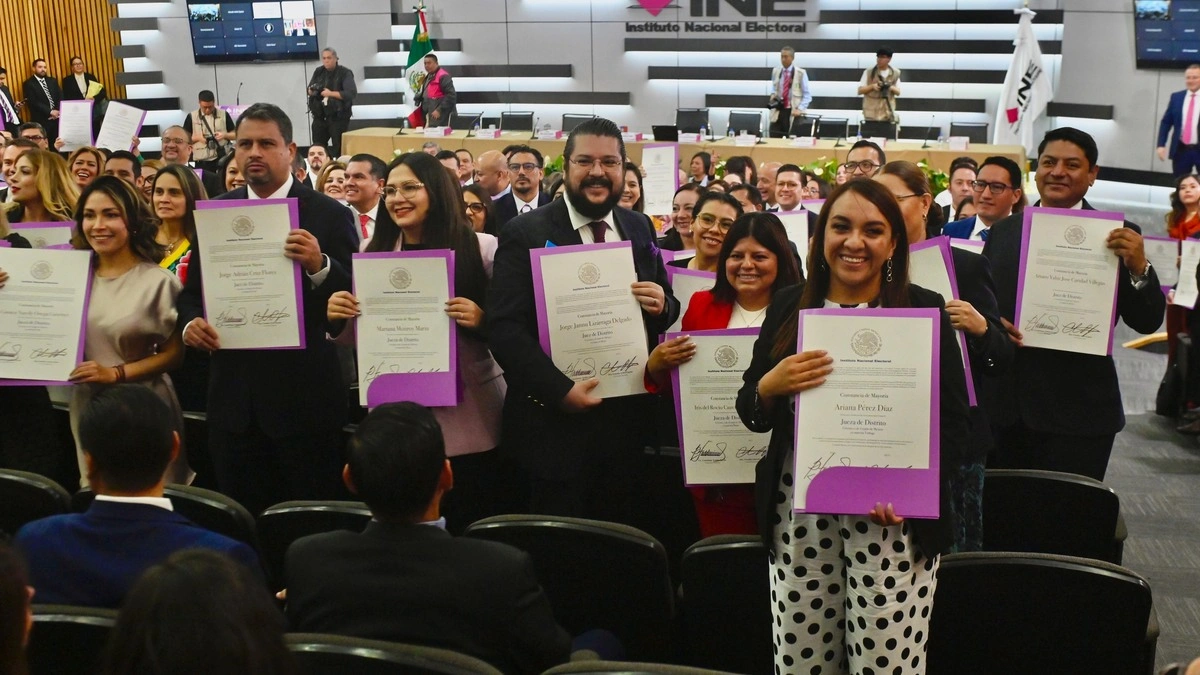 Ellas y ellos recibieron sus constancias como jueces y magistrados federales en Puebla