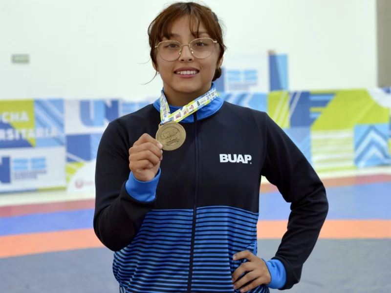 Evelyn Katy, ganadora de 40 medallas en lucha universitaria; la mayoría de oro y plata