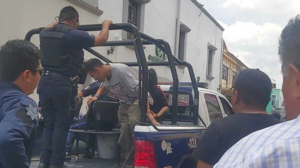 ¿Riña o extorsión? Conflicto en el mercado de San Pedro Cholula deja tres detenidos 