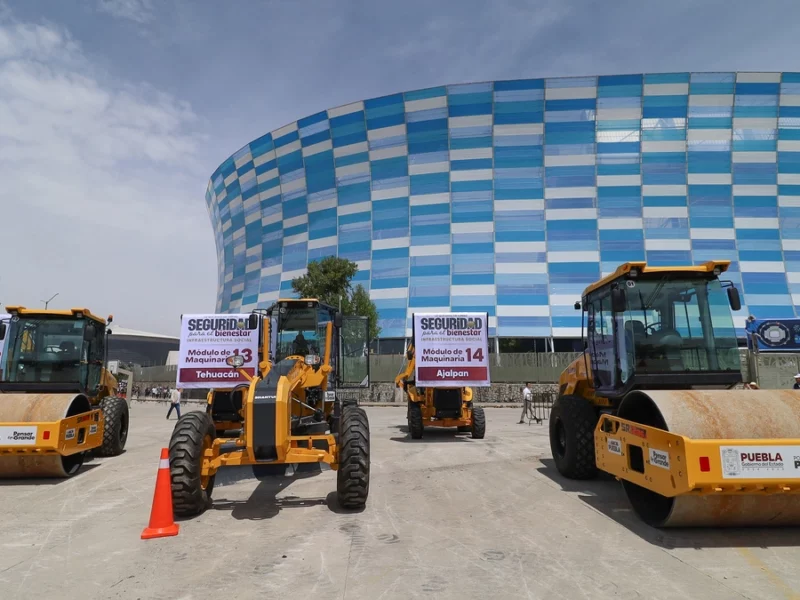 Armenta entrega módulos de maquinaria para obra comunitaria en Puebla  