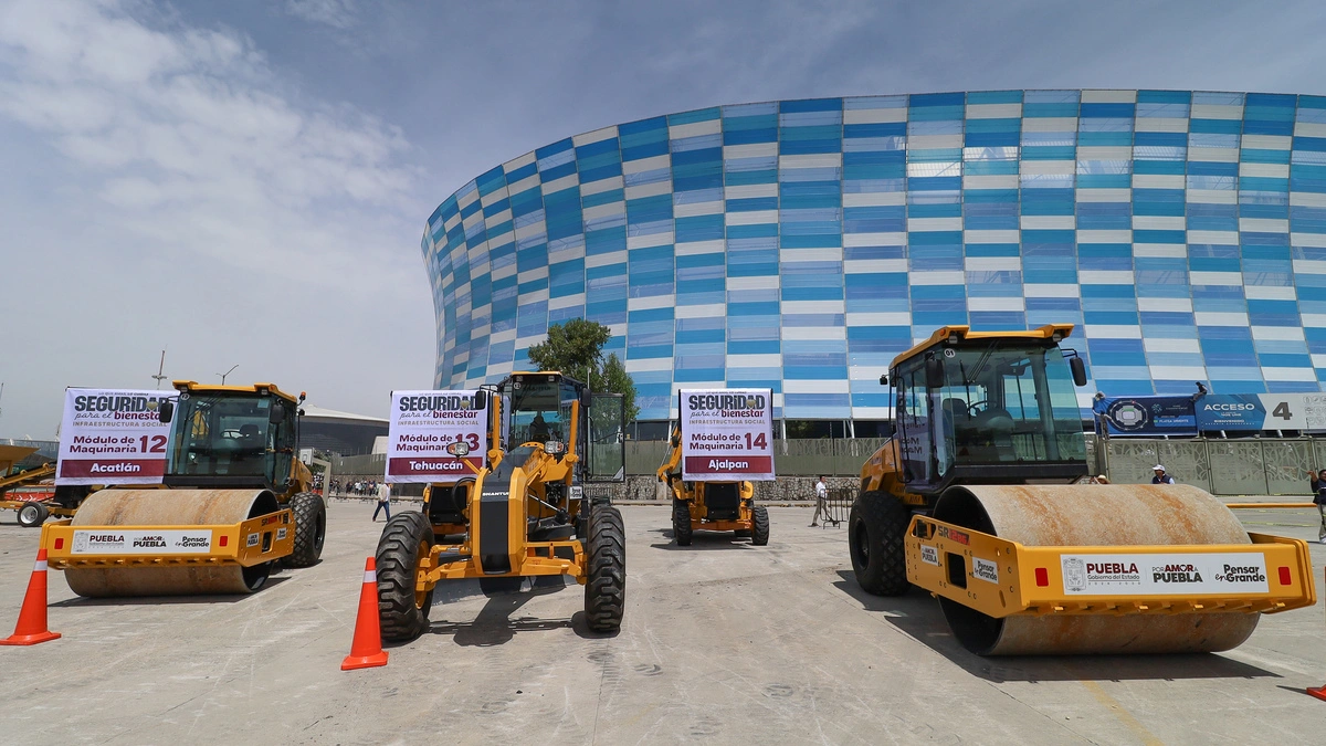 Armenta entrega módulos de maquinaria para obra comunitaria en Puebla  