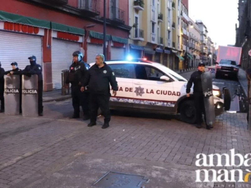 Realizan operativo en calles del Centro Histórico de Puebla para ordenar el comercio informal