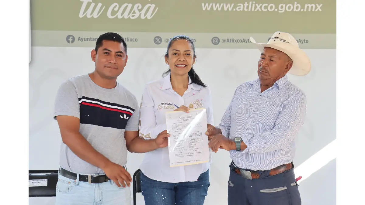 Ariadna Ayala, Presidenta de Atlixco, beneficia a más de 1,800 habitantes con la entrega de pavimentación en San Miguel Ayala