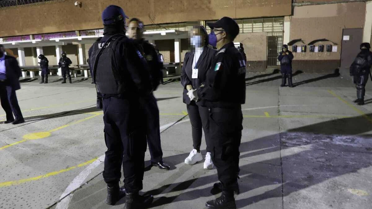 Hallan droga, celulares y armas hechizas en el penal de Acatlán 