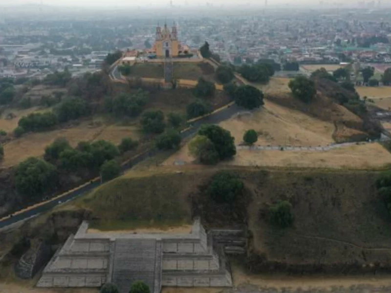 La Pirámide de Cholula sufre con las lluvias; se deslava una parte de la estructura  