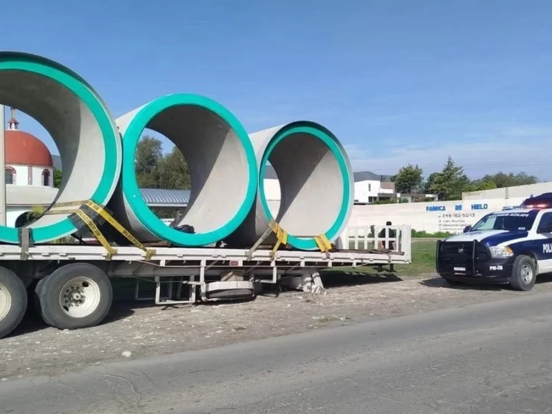 En Palmar de Bravo encuentran plataforma de tráiler robada en Tecamachalco