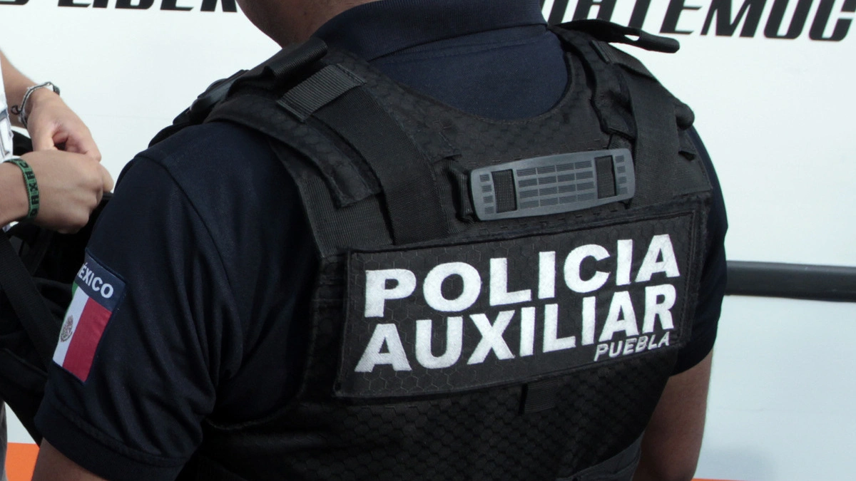 Detienen a policía auxiliar acusado de cobrar cuotas a comerciantes en el Centro Histórico  