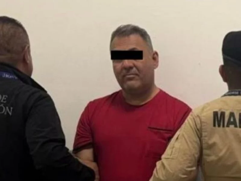 Interpol y Marina detienen a expresidente auxiliar de Tehuitzingo en el aeropuerto de CDMX 