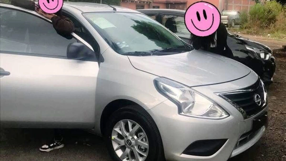 Maestros dejan sus coches en el estacionamiento del estadio Cuauhtémoc y se los roban