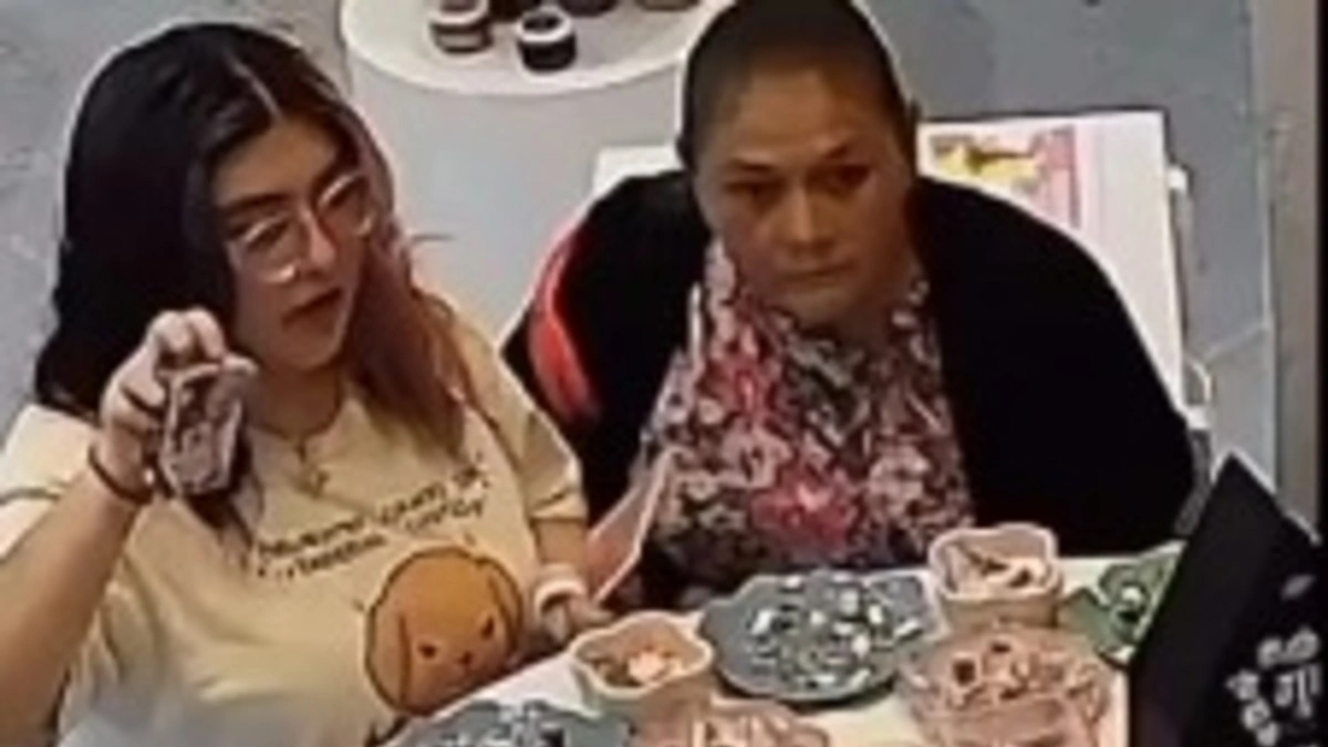 VIDEO: Exhiben a madre e hija por robar ternurín de una tienda coreana en Puebla
