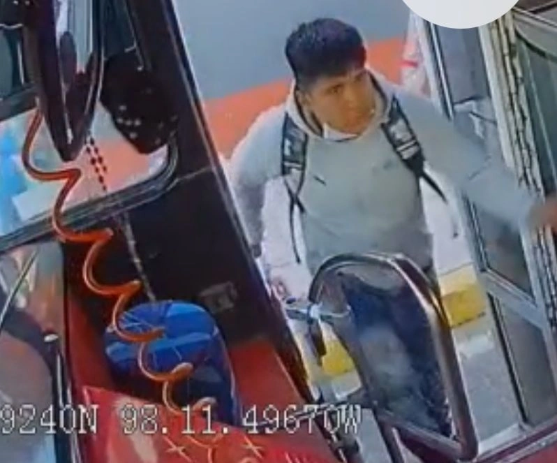 La ruta Mazame-Canoa del transporte público volvió a ser blanco de la delincuencia. Este viernes 18 de julio, tres sujetos asaltaron una unidad mientras circulaba sobre el bulevar 5 de Mayo, a la altura de San José en la ciudad de Puebla.