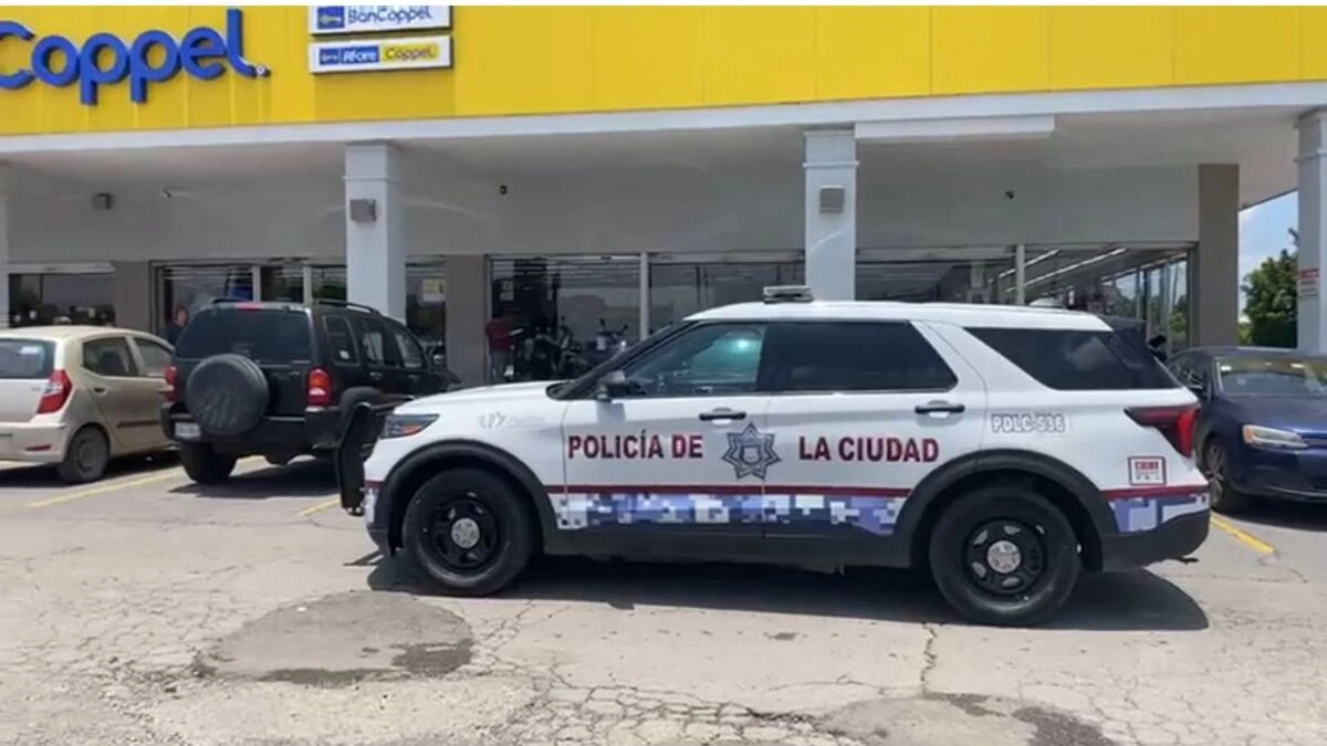 Durante violento asalto delincuentes roban celulares en Coppel Torrecillas