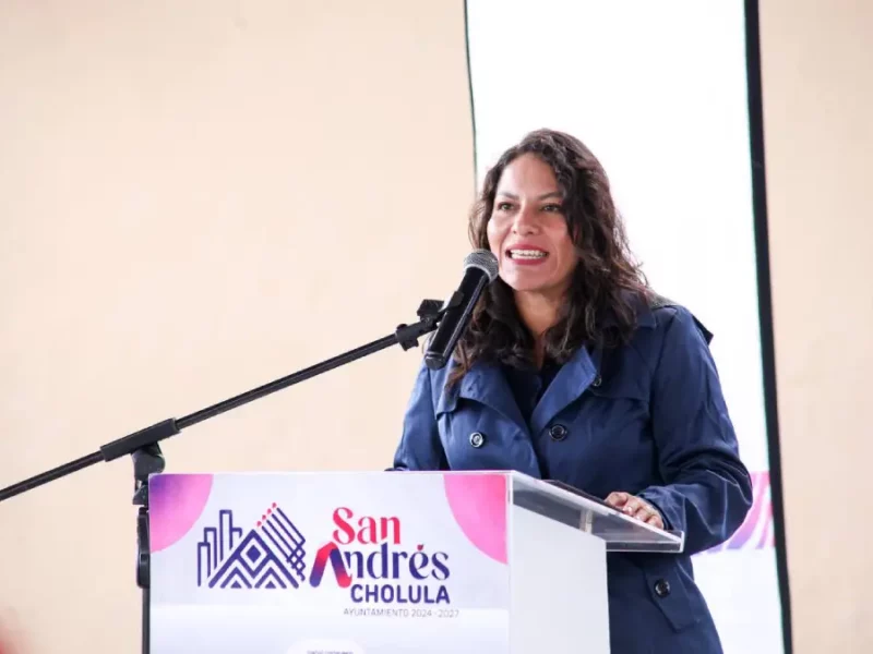 Entrega Lupita Cuautle sistema de captación pluvial a primaria en San Andrés Cholula