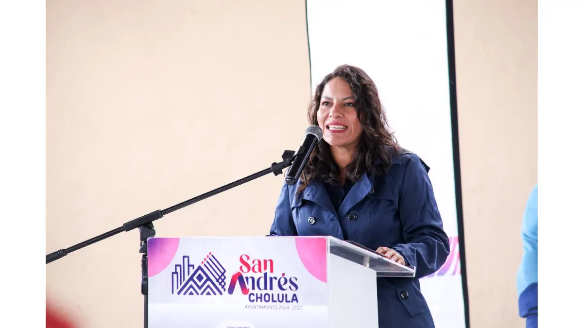 Entrega Lupita Cuautle sistema de captación pluvial a primaria en San Andrés Cholula