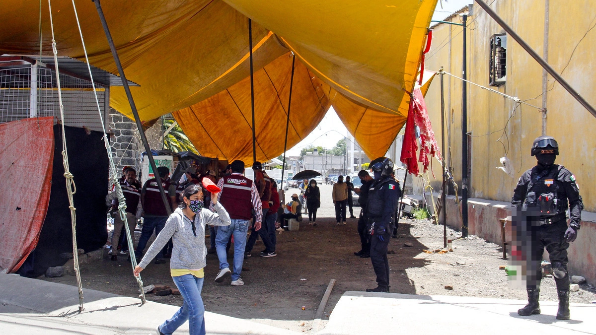 Tianguistas se agarran a tiros mientras el gobernador instalaba base de la Guardia Nacional en Texmelucan 