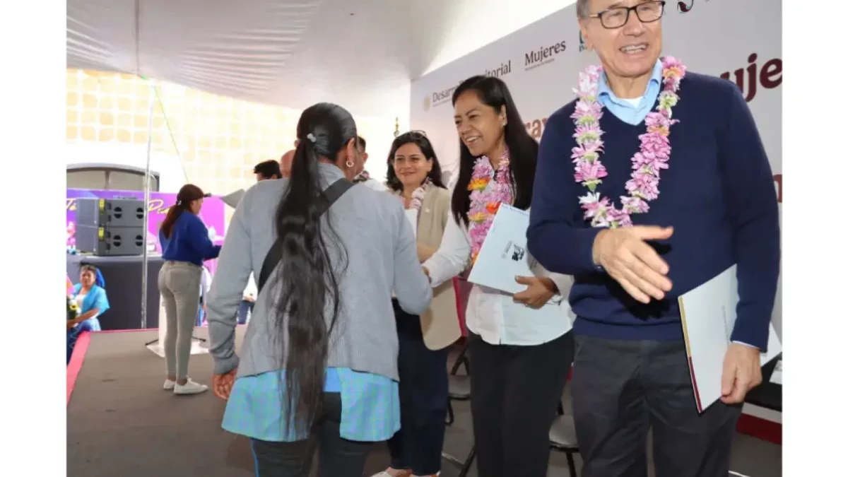 59 mujeres ejidatarias de Atlixco, reciben titulo de propiedad de manos de la presidenta, Ariadna Ayala y procurador agrario, Víctor Suárez