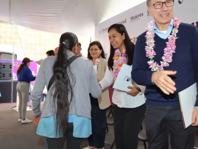 59 mujeres ejidatarias de Atlixco, reciben titulo de propiedad de manos de la presidenta, Ariadna Ayala y procurador agrario, Víctor Suárez