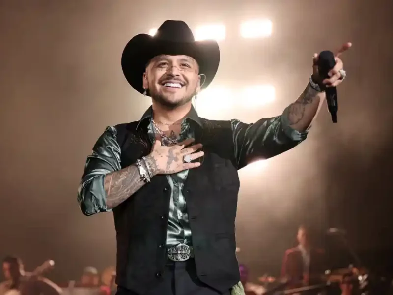 Usuarios de redes muestran cómo bloquear a Christian Nodal en Spotify.