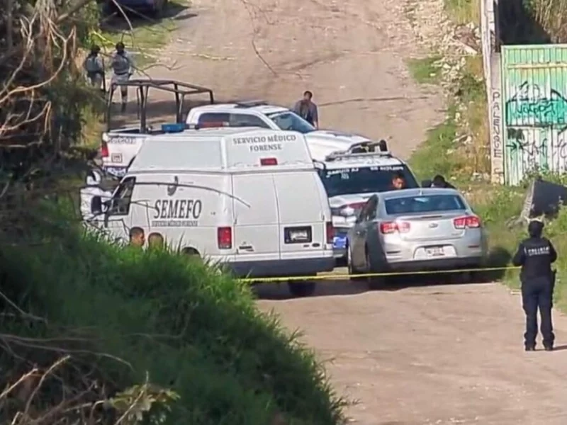 Localizan cuerpo embolsado en camino de terracería de la colonia Santa Lucía 