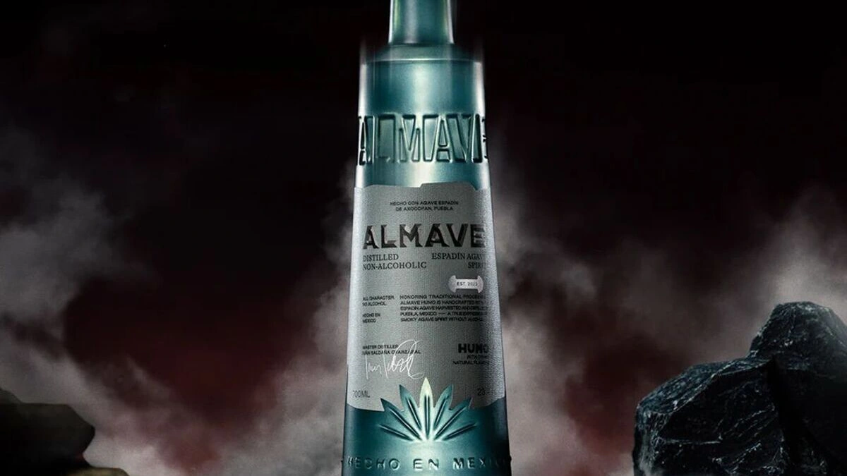 Lewis Hamilton crea mezcal sin alcohol hecho con agave de Puebla 