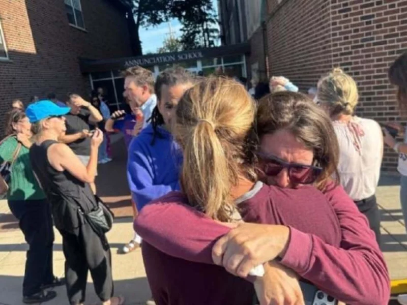 Mueren dos niños durante tiroteo en escuela católica de Minneapolis  