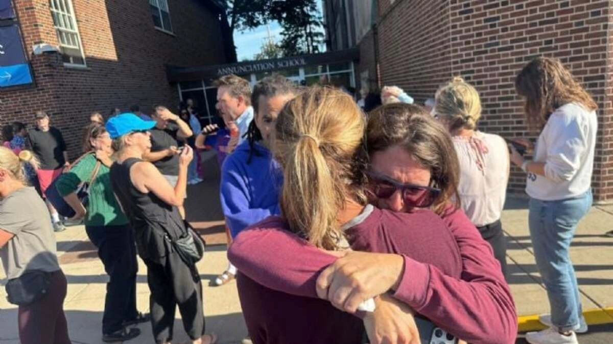 Mueren dos niños durante tiroteo en escuela católica de Minneapolis  